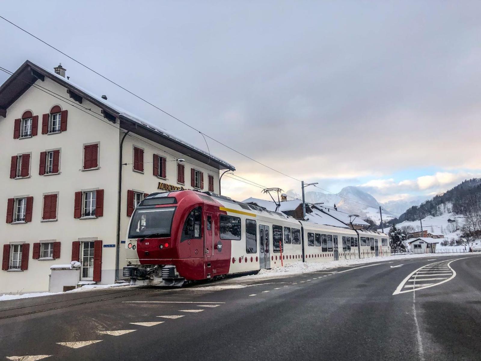 Auberge De L'Ange Albeuve Eksteriør bilde